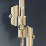 Lampe design en métal avec quatre ampoules argentées