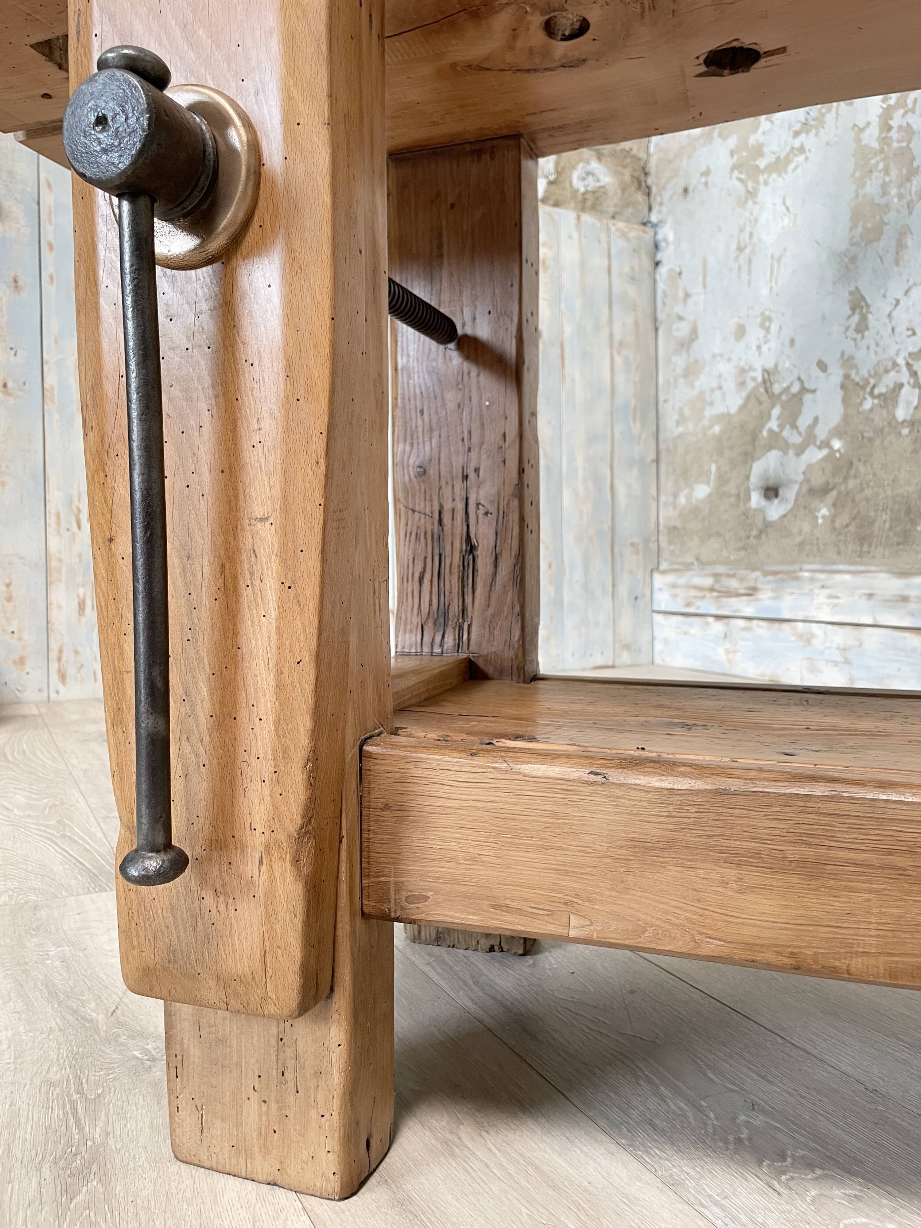 Solid wood carpenter's workbench