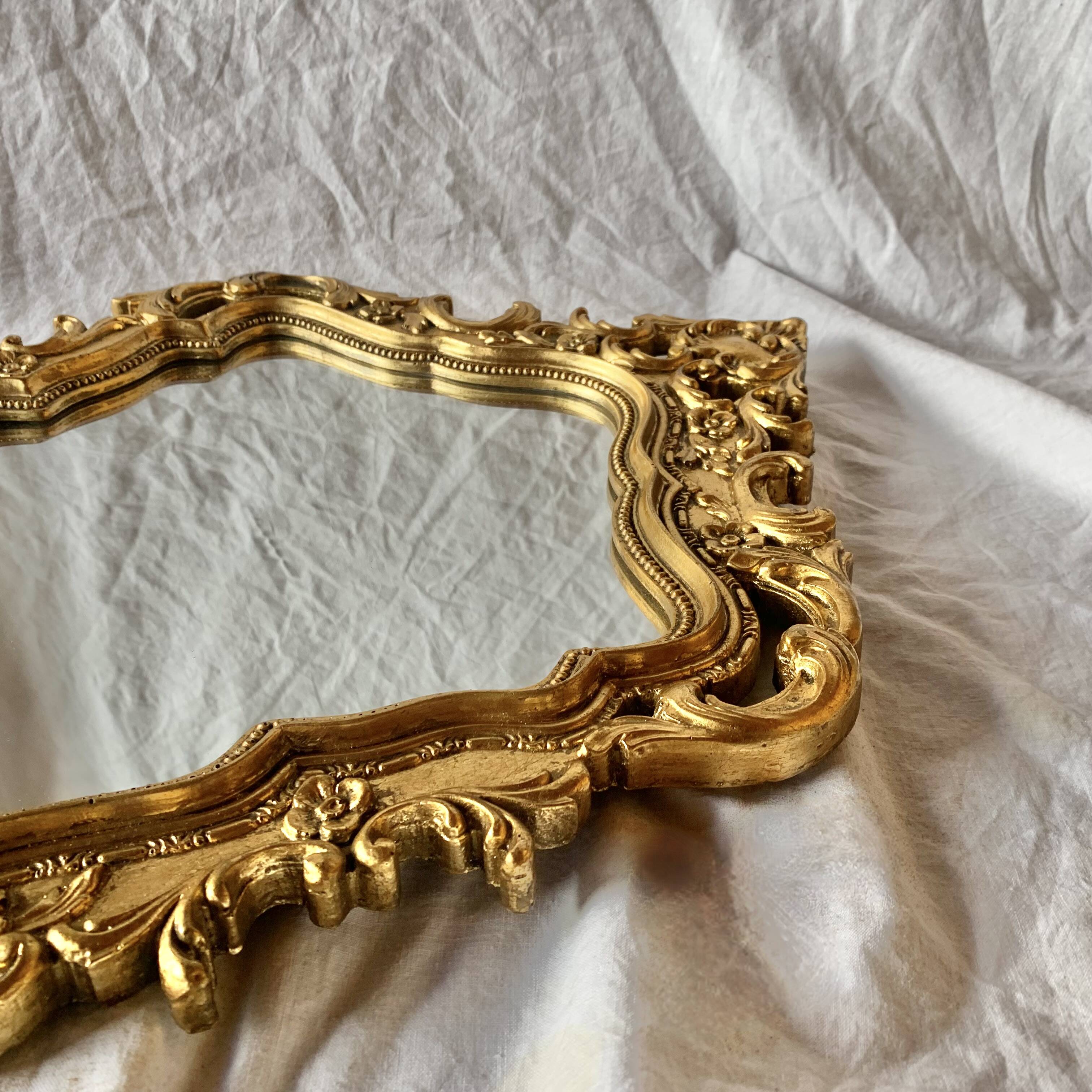 Old mirror in golden resin - 43 x 68 cm