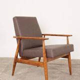 Fauteuil lounge scandinave en cuir végétal taupe foncé, design classique, couleur noyer