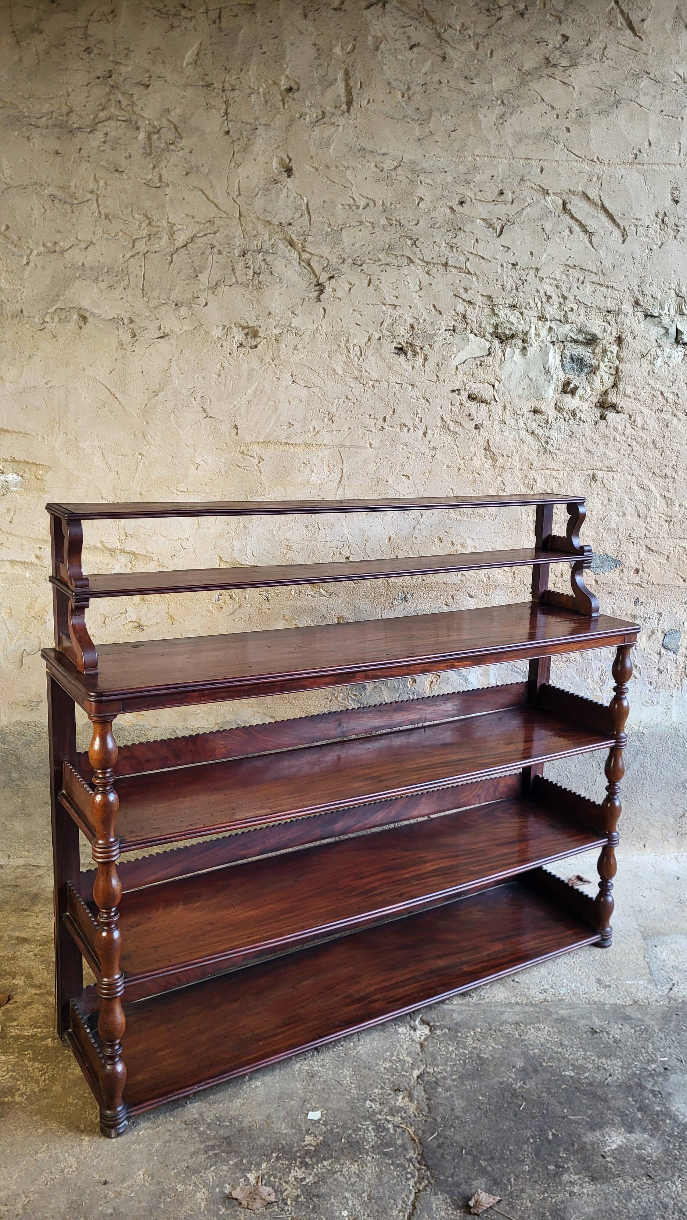 Etagère d'applique en acajou