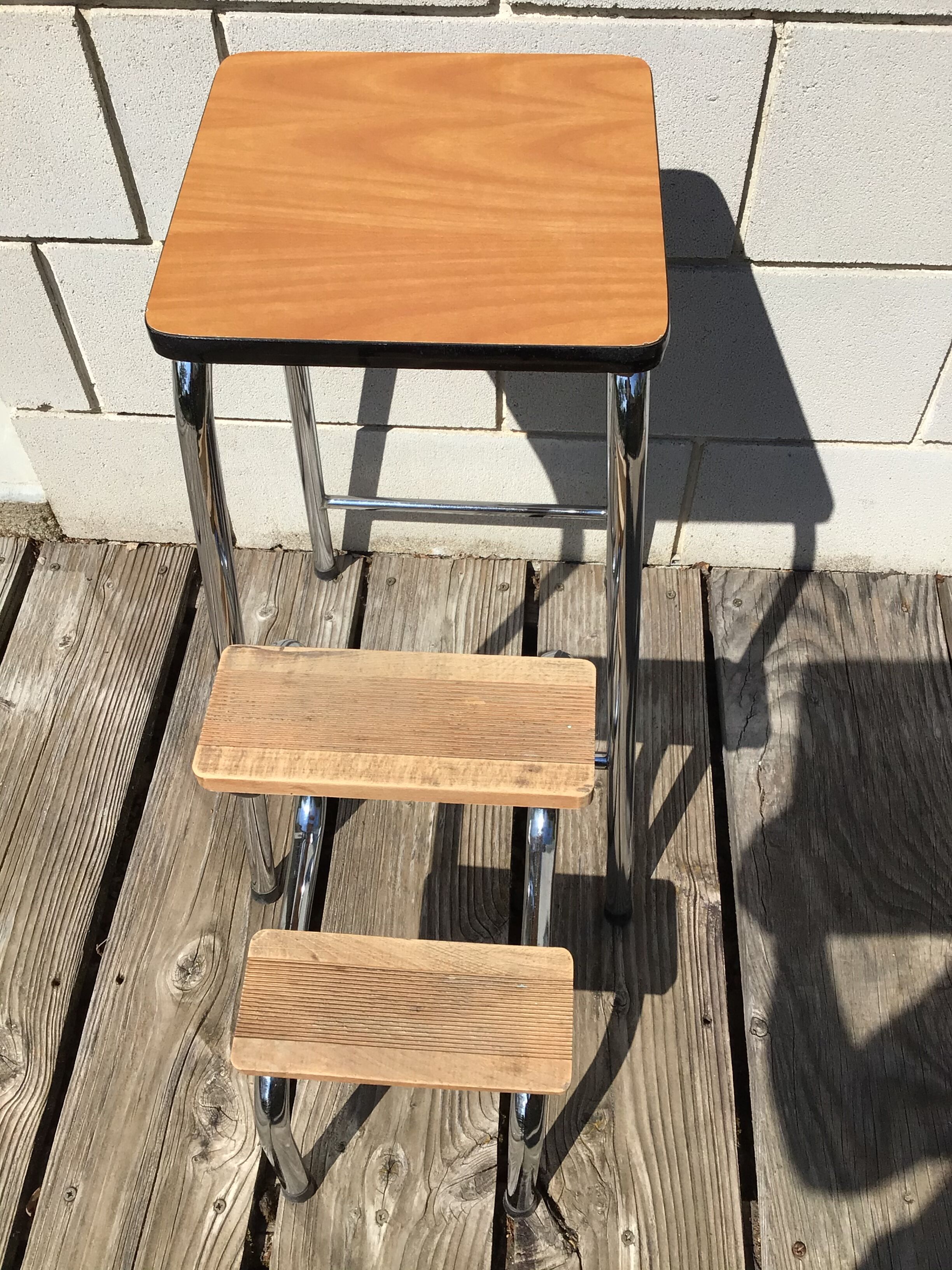 Tabouret escabeau formica roux marches bois