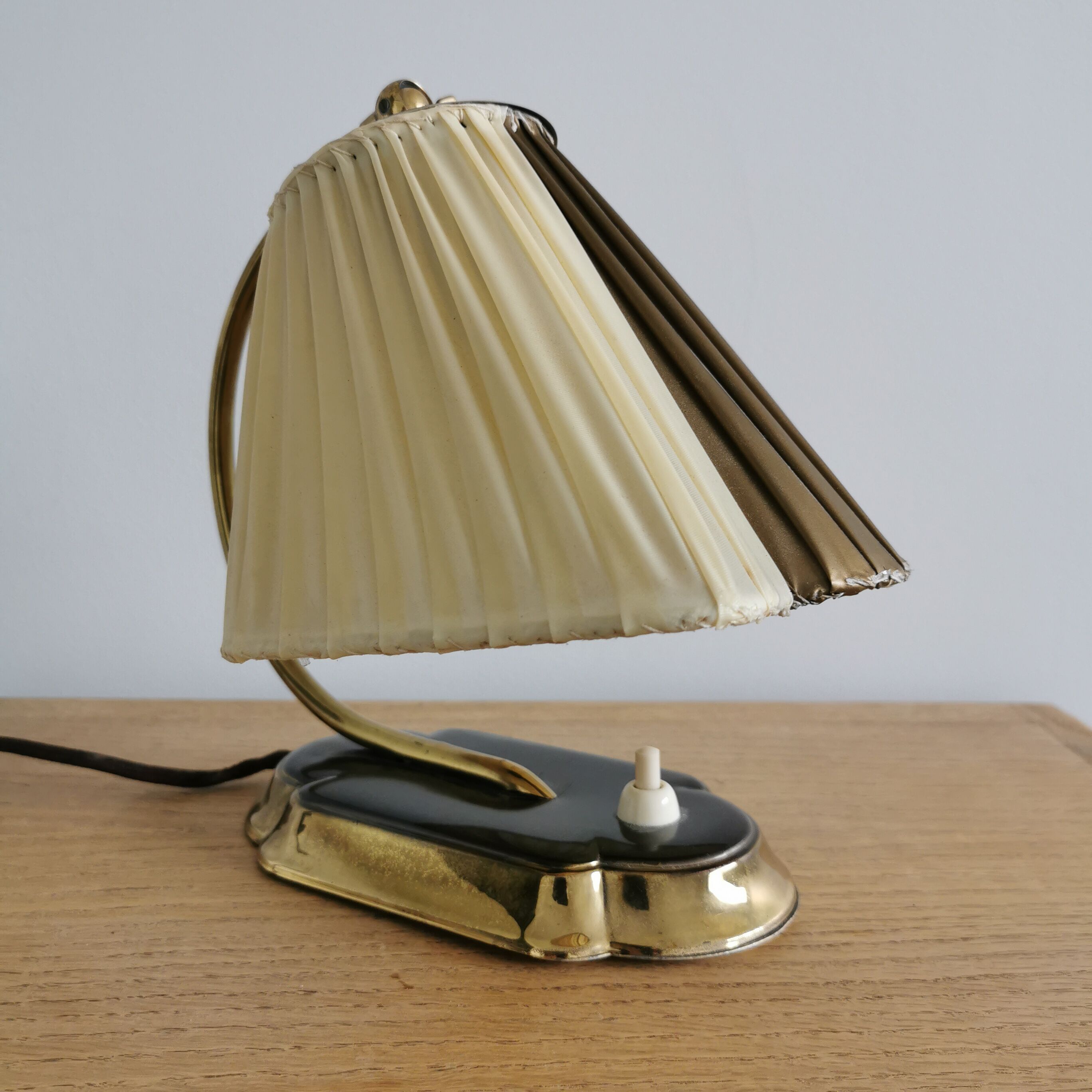 Retro bedside lamp