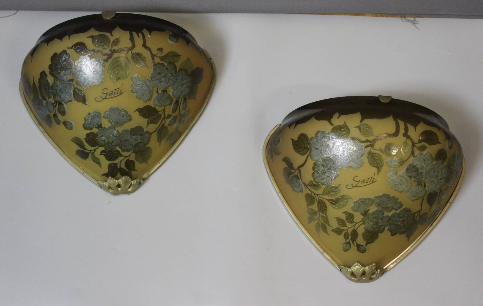Pair of Gallé wall lights in glass paste (Tip)