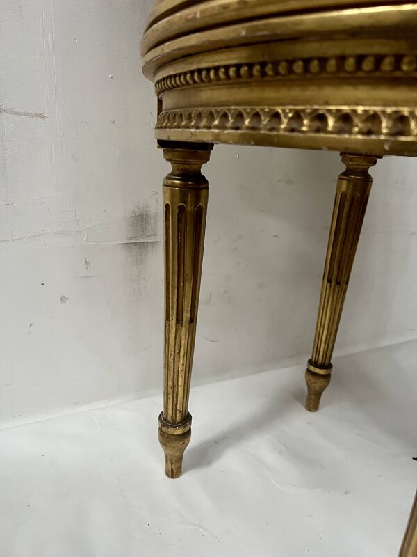 Fauteuil de style Louis XVI en bois et stuc doré XX siècle