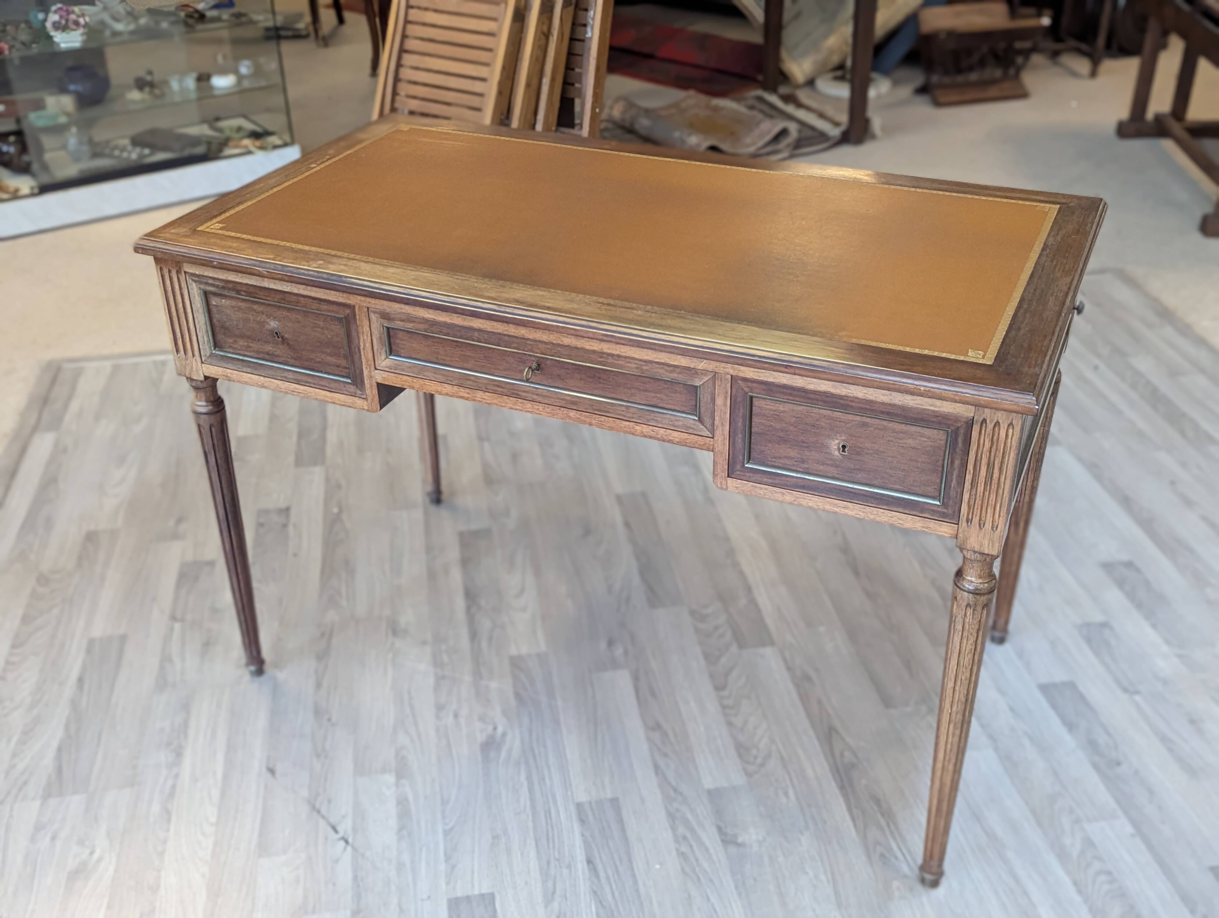 Bureau de style Louis XVI