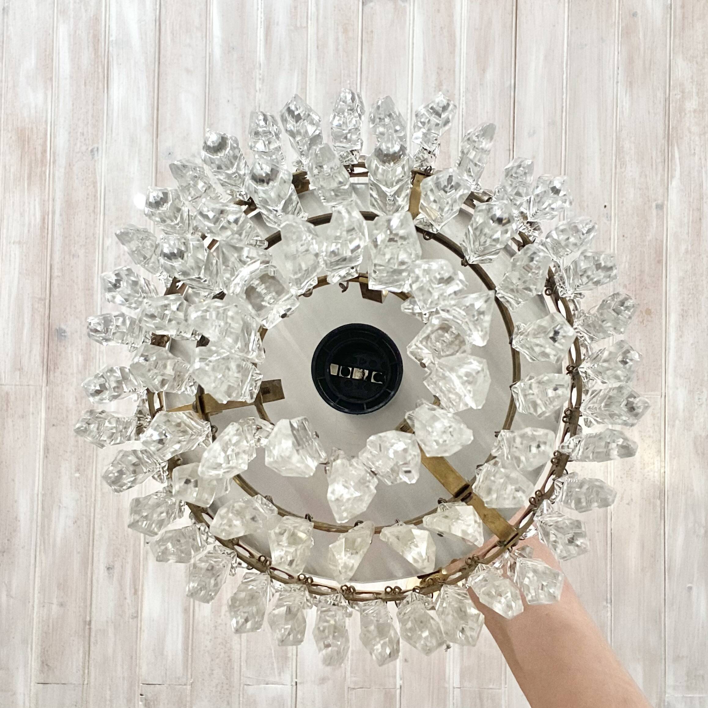 Ceiling light or pendant light with tassels