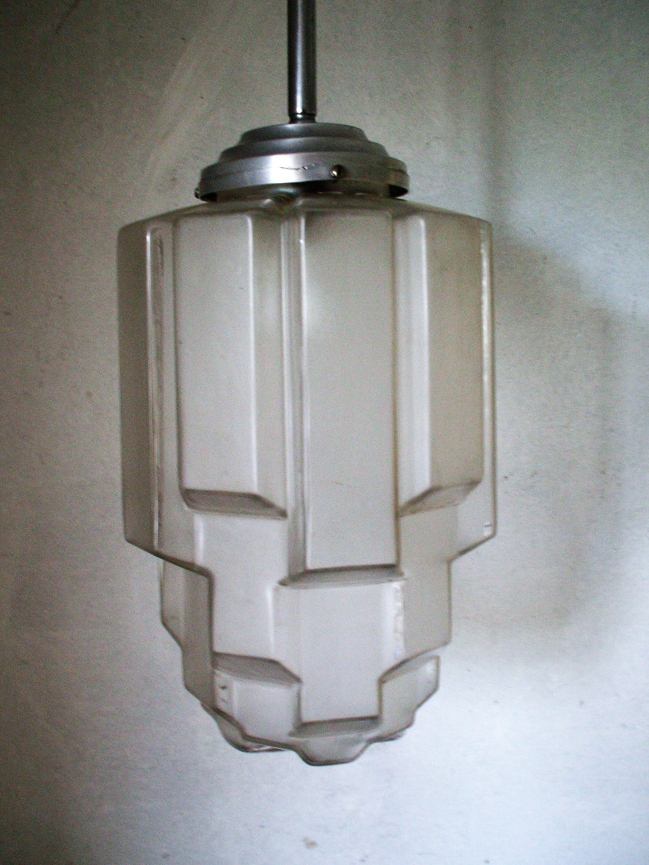 Suspension Deco with frosted glass globe