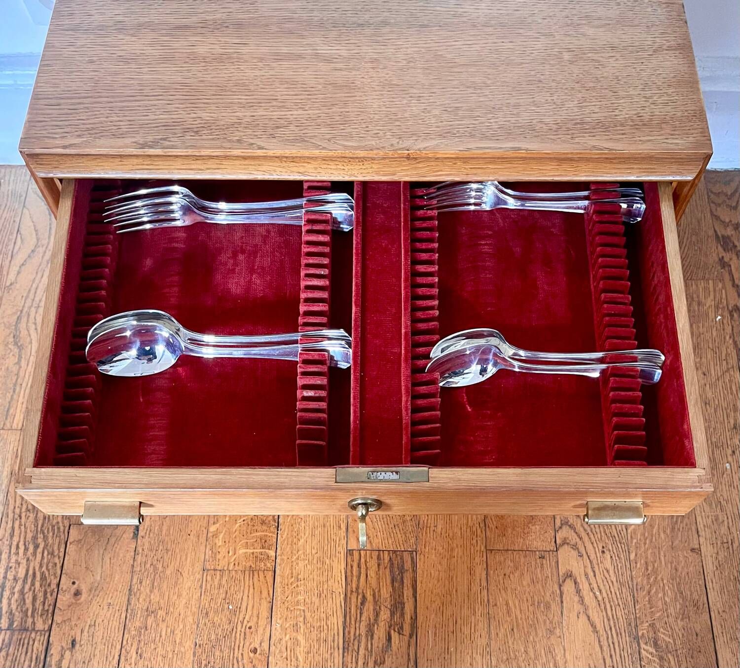 Argentier for cutlery Christofle Ercuis 186 art deco pieces in oak