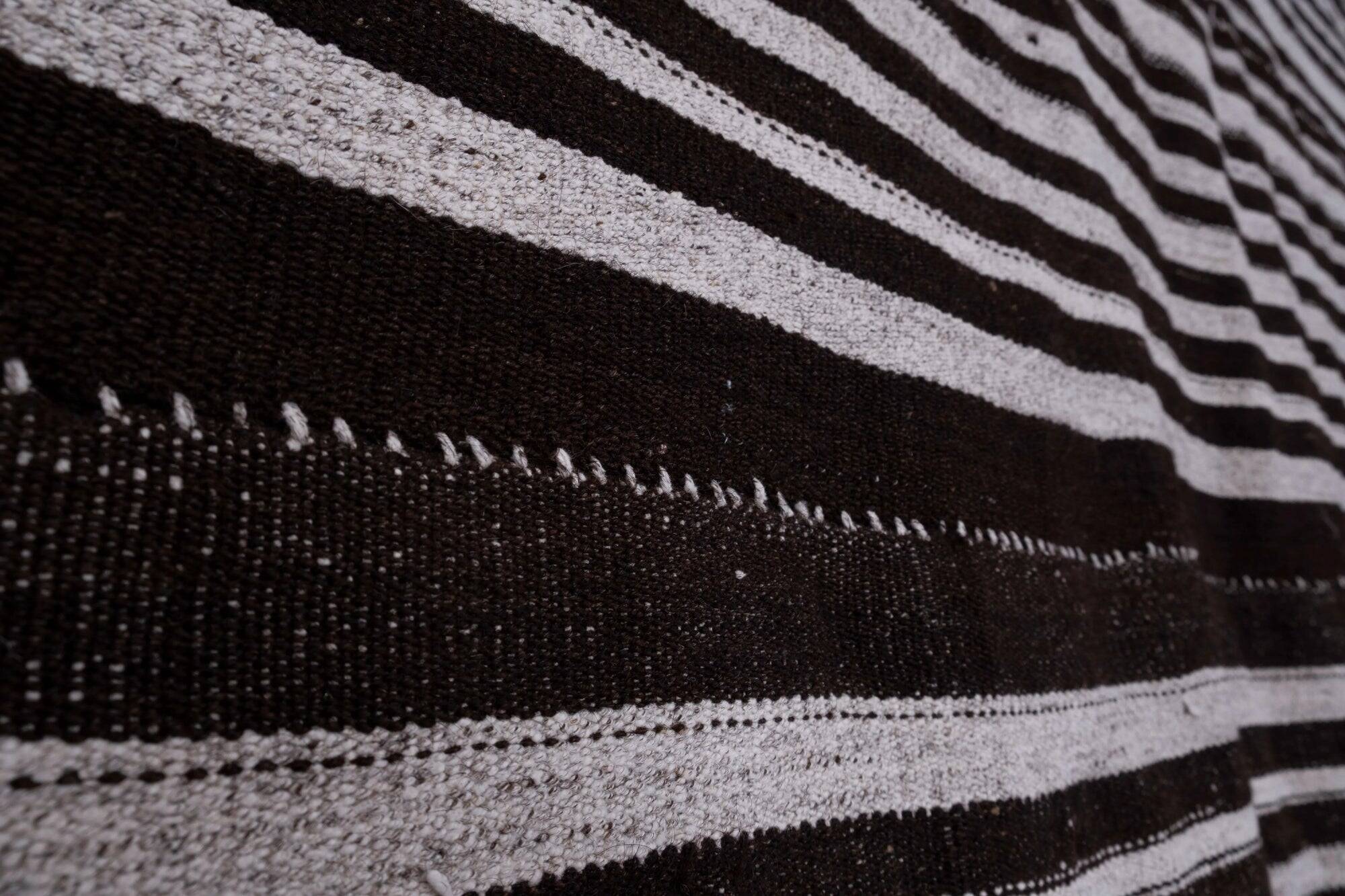 Vintage Turkish kilim, handwoven, 193x228 cm.