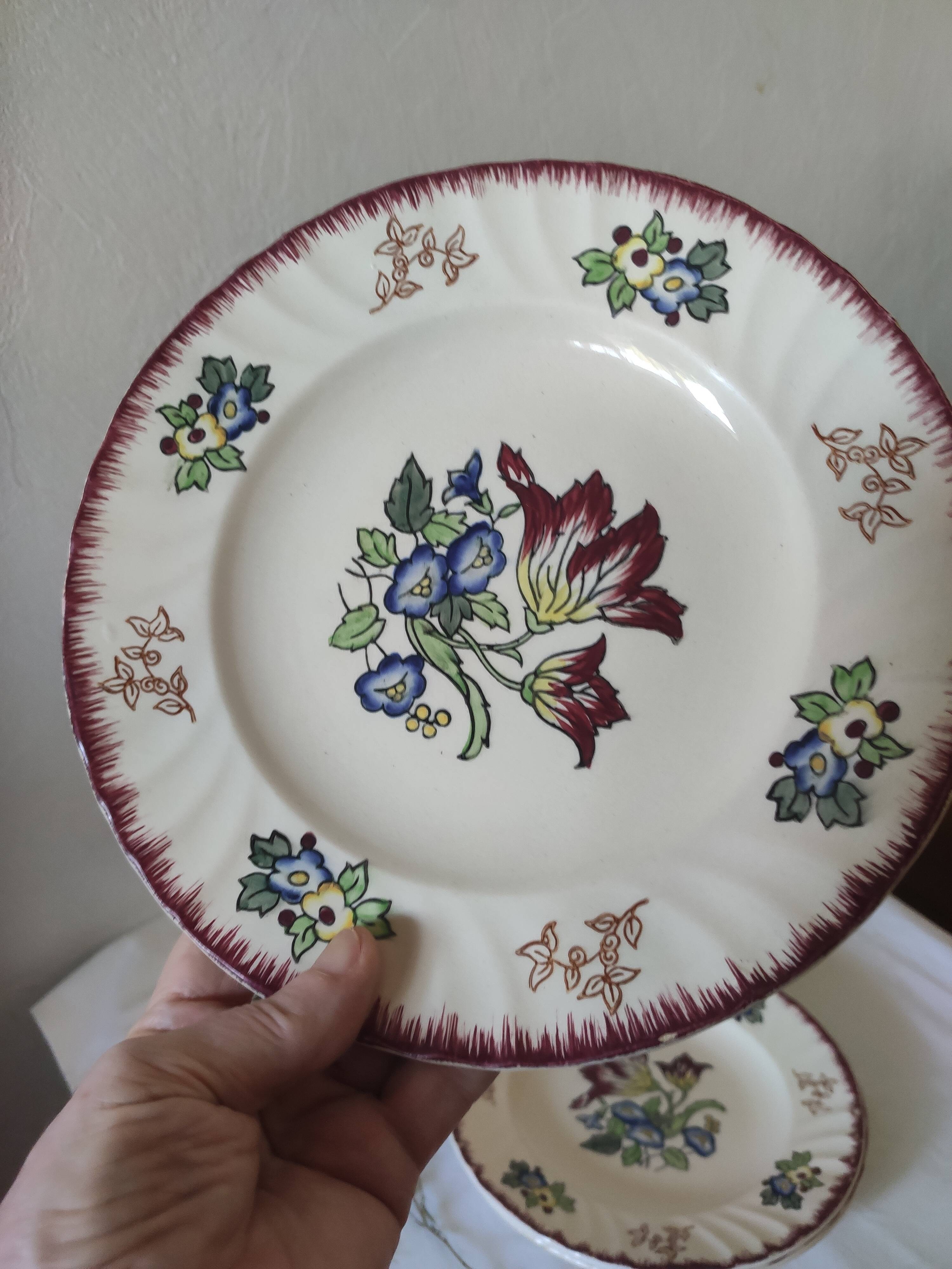 Set of 5 flat plates, signed Longwy.