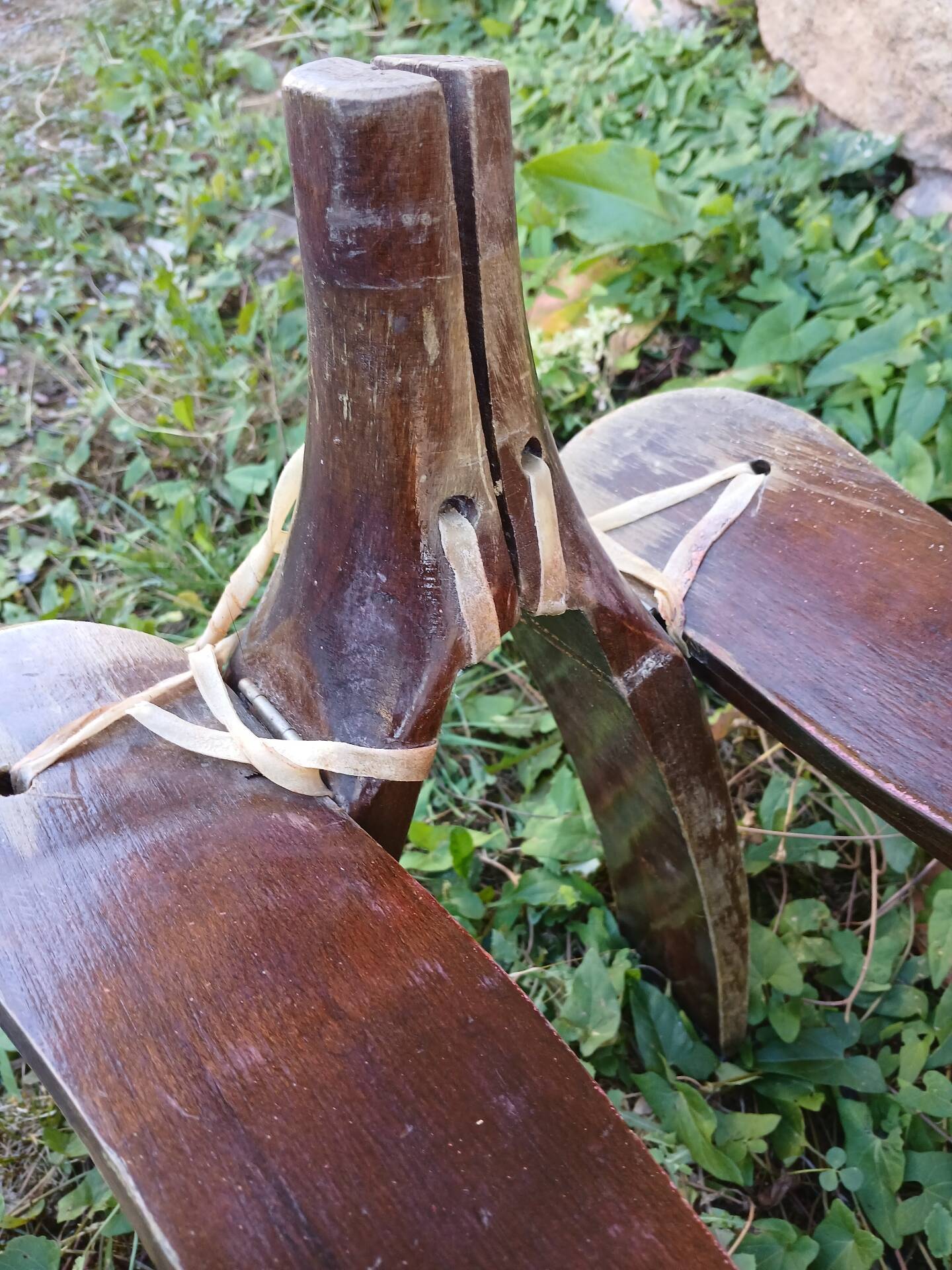 Tabouret égyptien forme selle de chameau