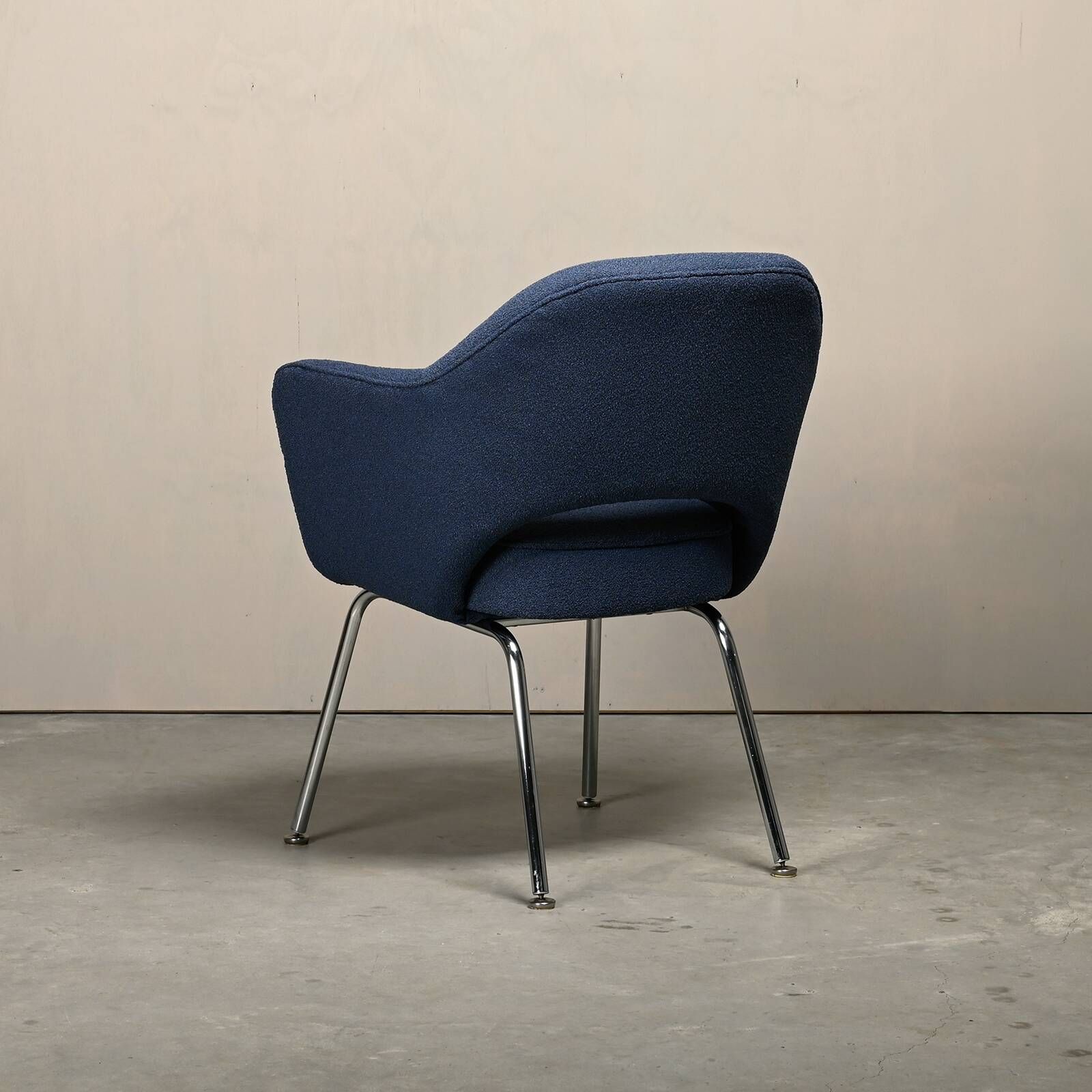 Eero Saarinen Executive Armchair in Blue Bouclé fabric for Knoll International
