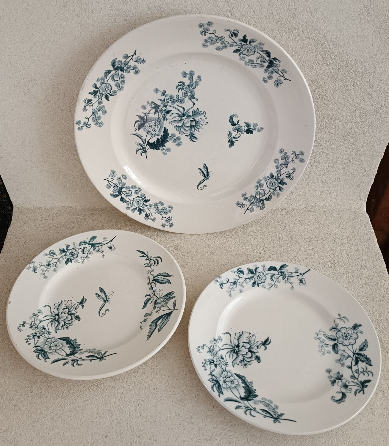 2 plates and a Longwy iron earth dish