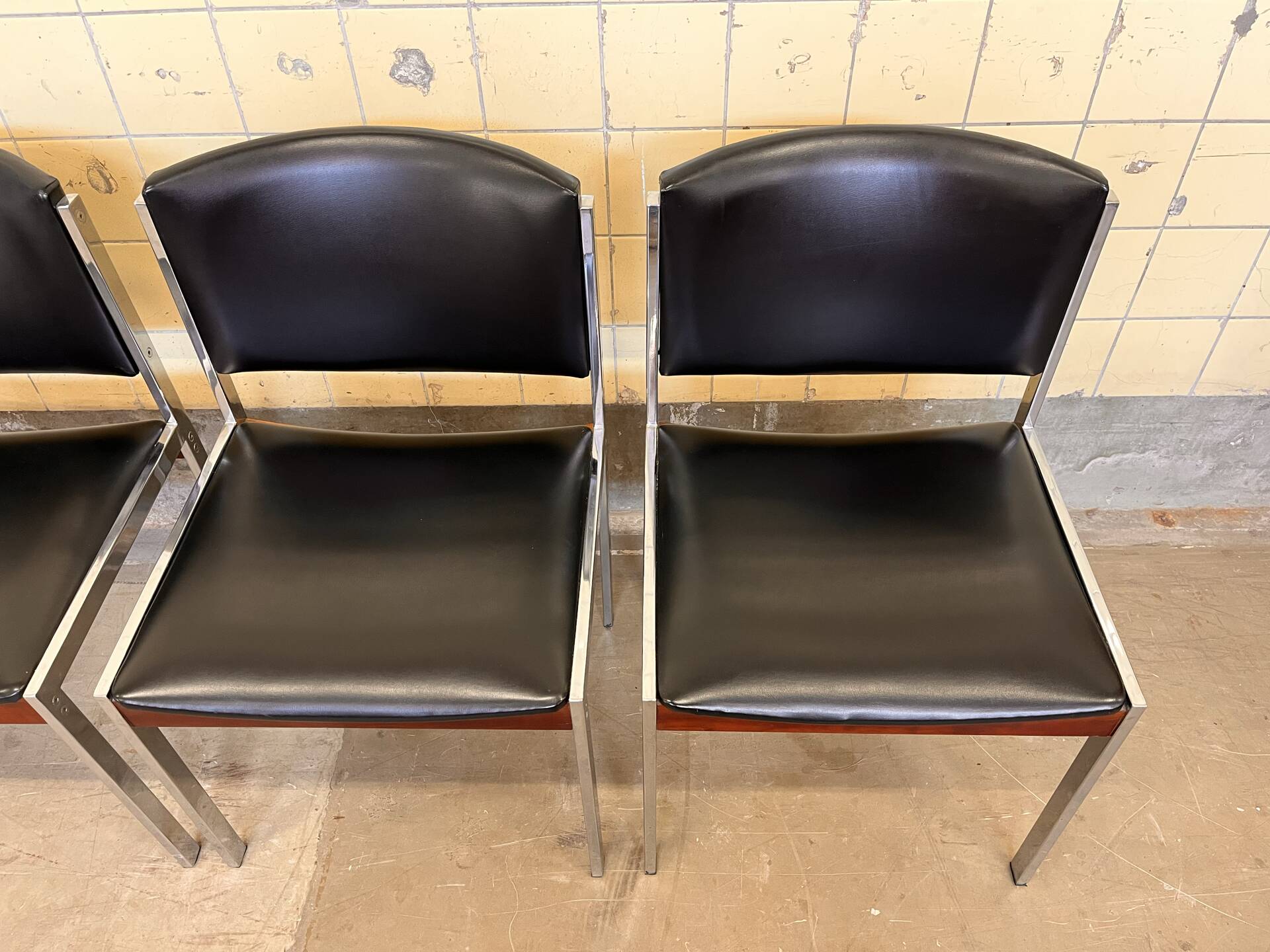Set of six vintage chairs by Vform
