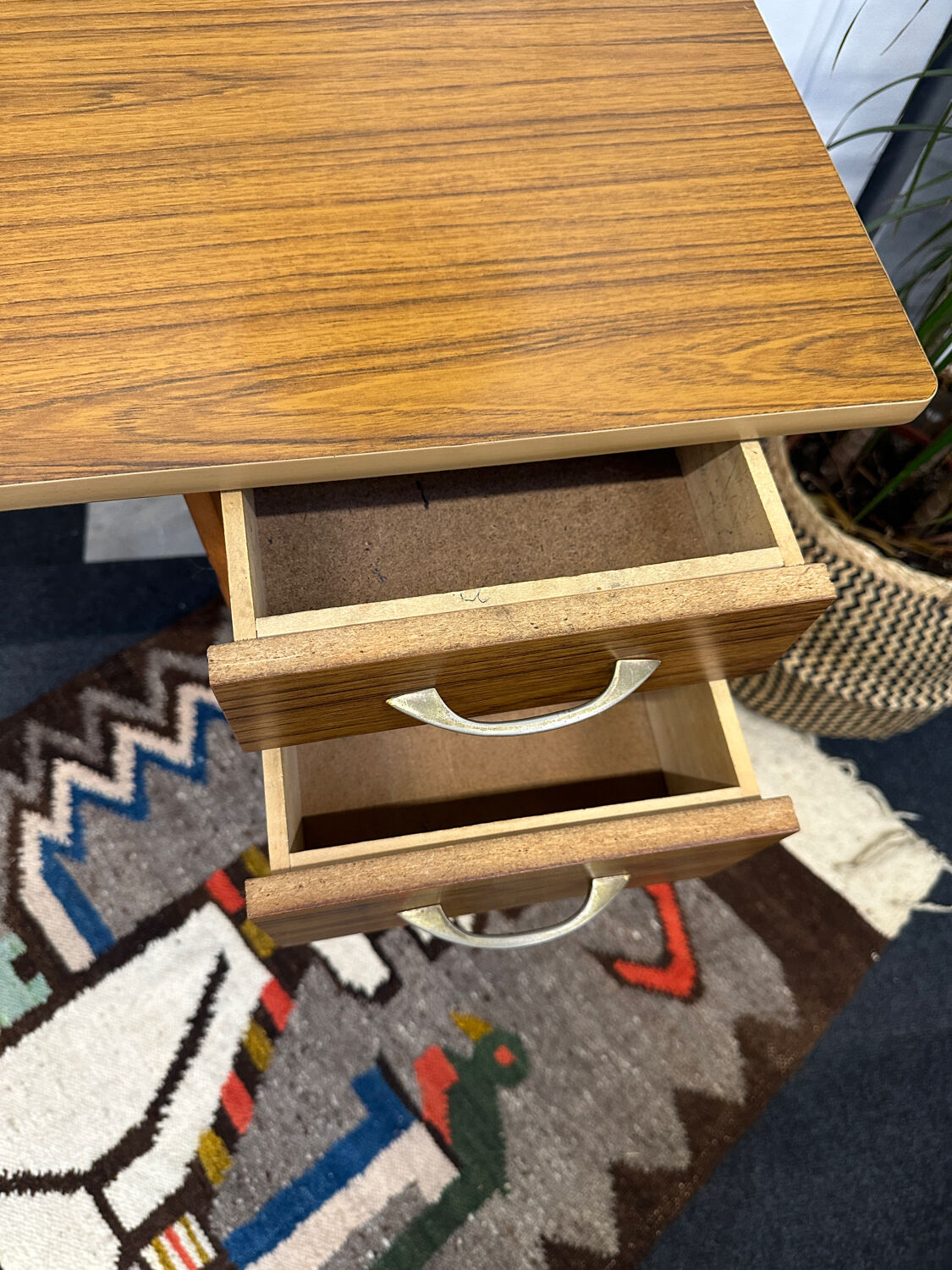 Desk formica compass legs