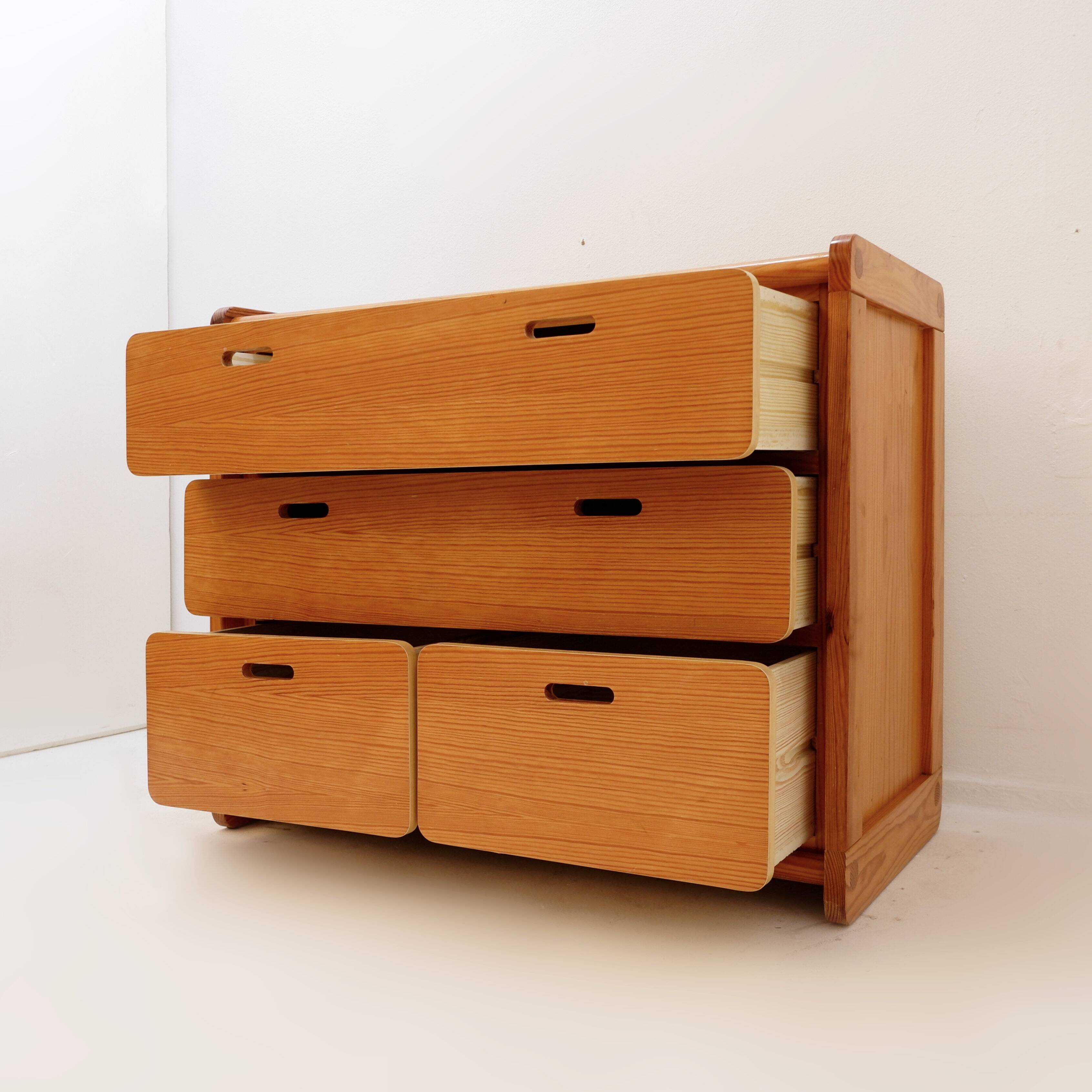 Vintage pine chest of drawers from the 1980s