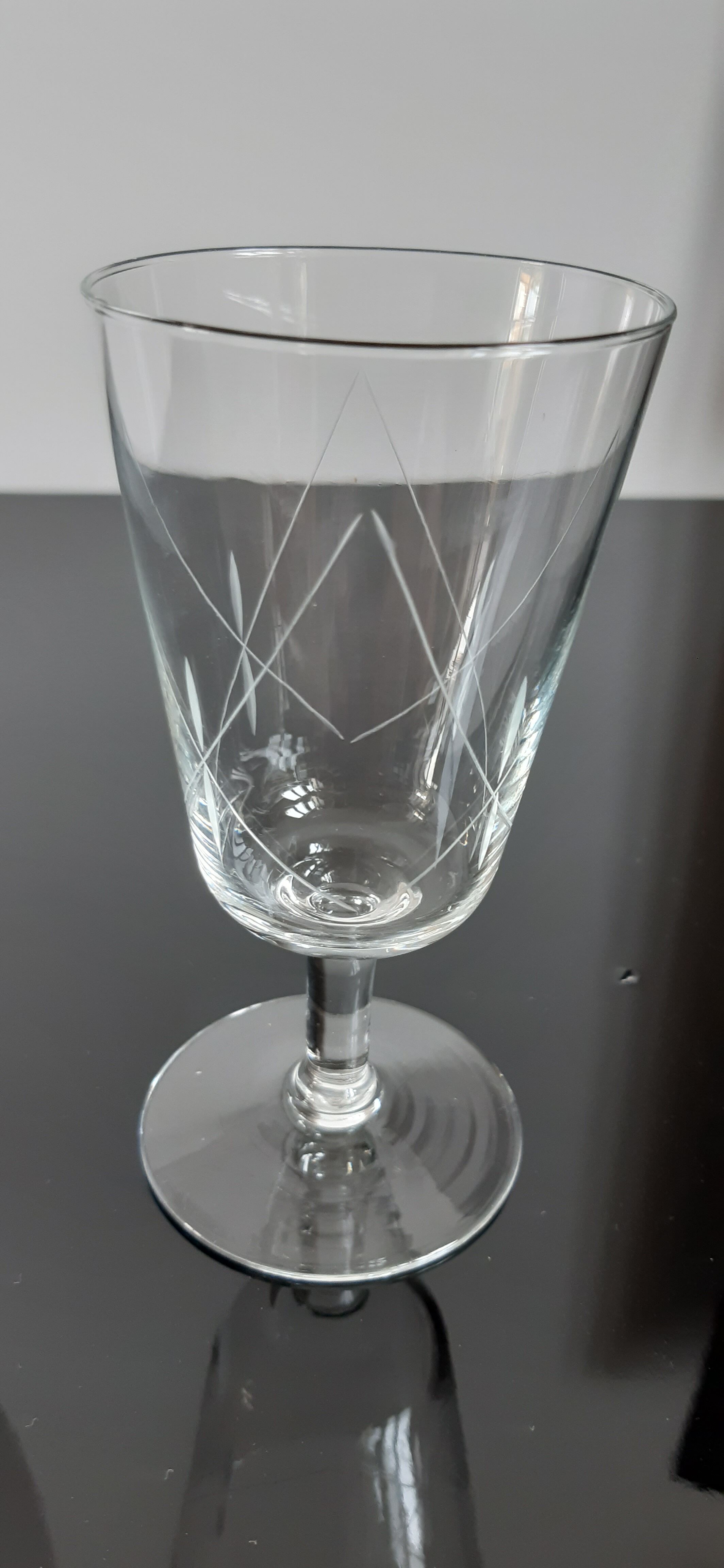 Lot de 10 verres à vin / eau gravés années 50