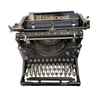 Vintage underwood typewriter dating from 1909