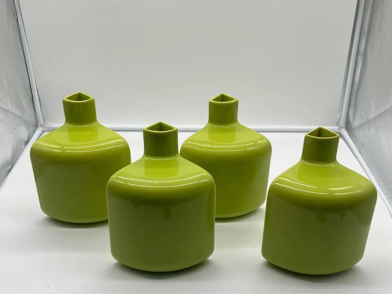 Vase design en céramique verte