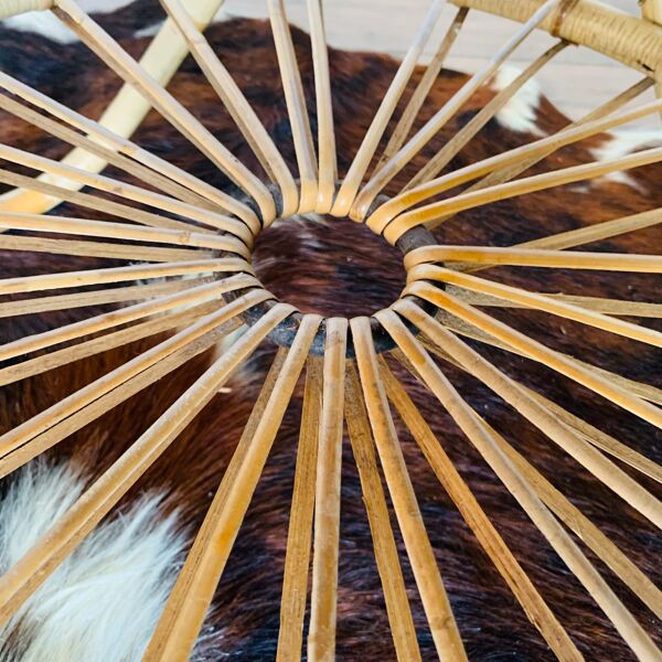 Table basse tripode en rotin