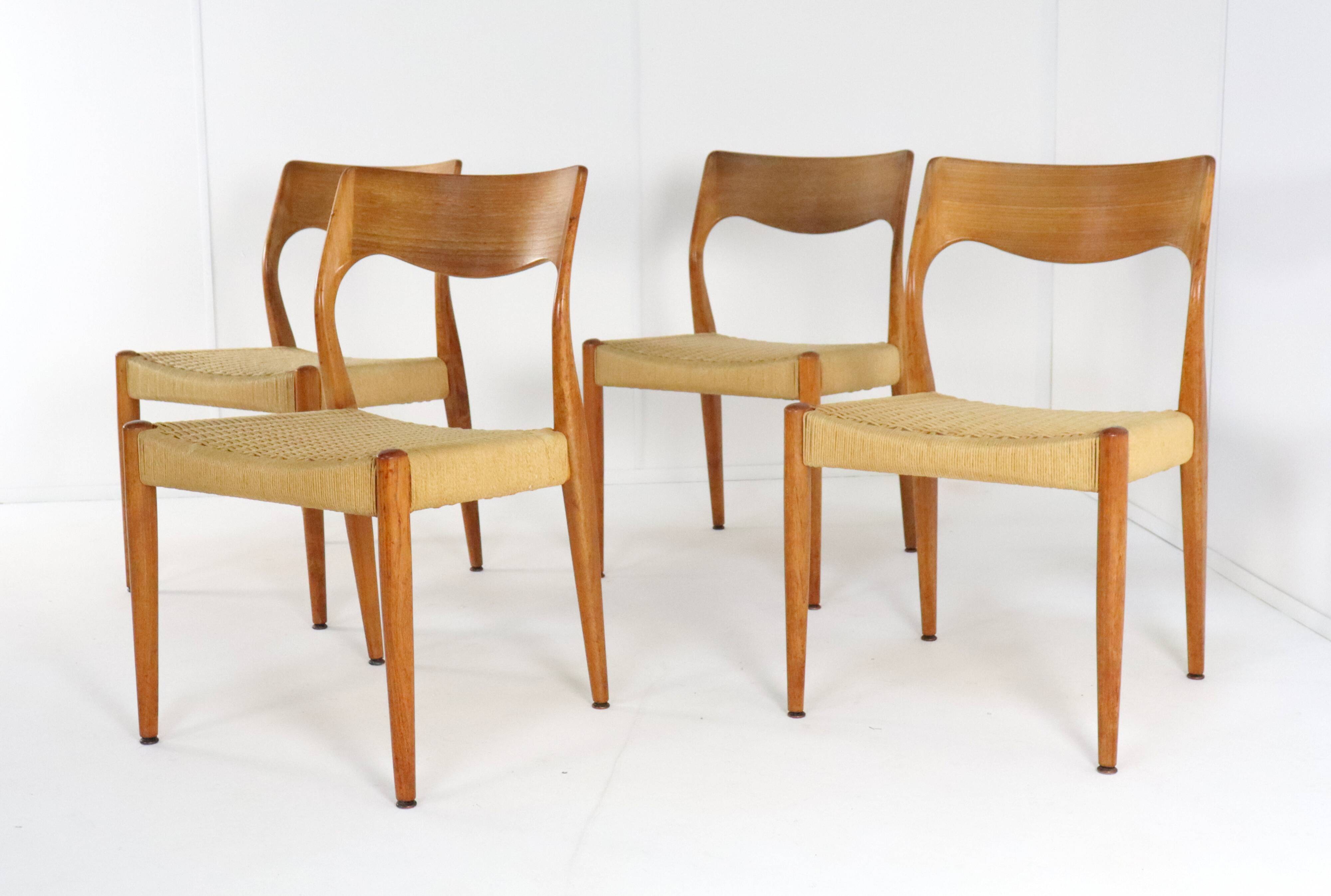 Set of 4 eetkamerstoelen Fristho team naar Niels O Moller model 71