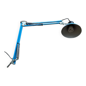 Twist style articulated lamp