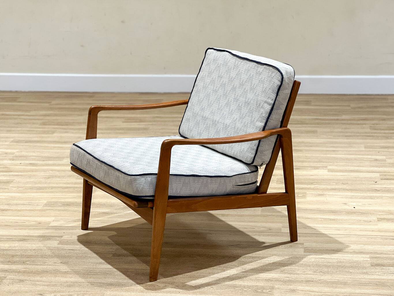 Fauteuil scandinave en hêtre, années 1960