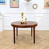 Round Scandinavian table with extensions