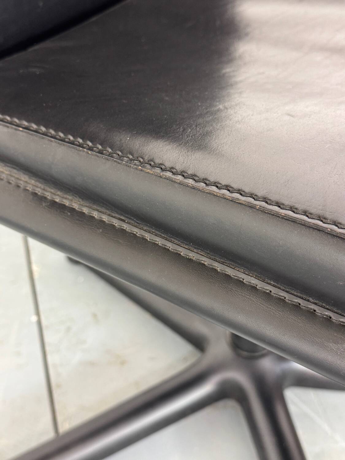 Italian Tito Agnoli for Matteo Grassi modernist Leather and steel desk chai