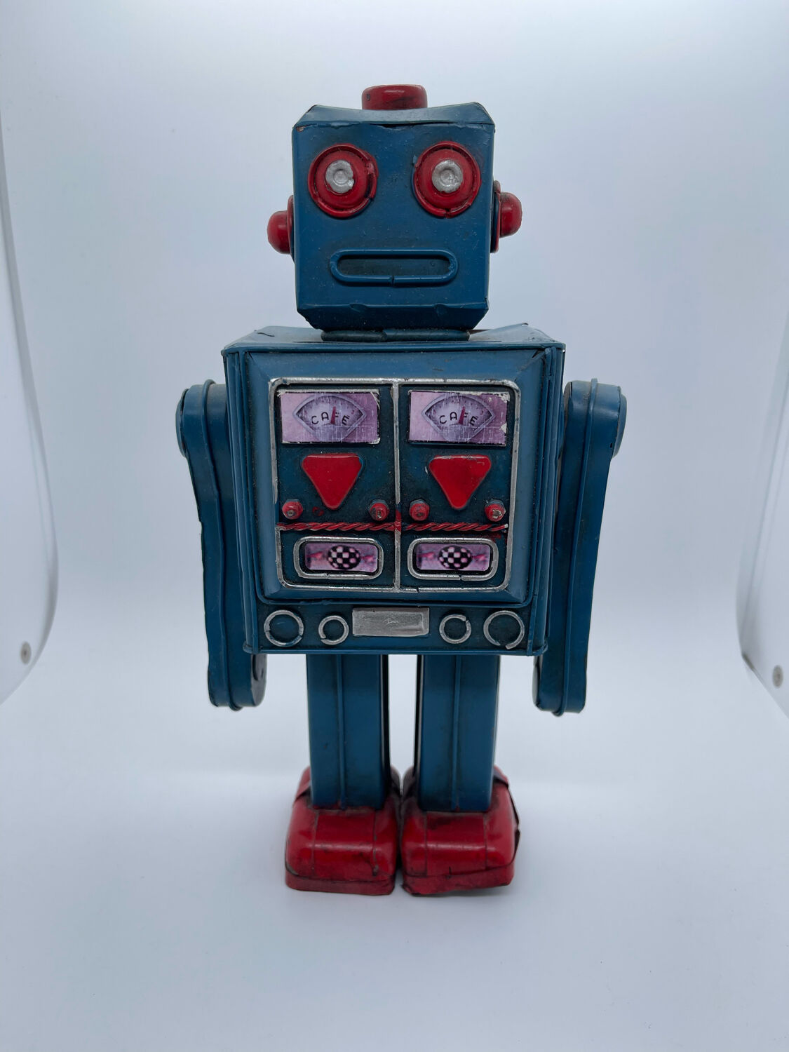 Old robot - metal/painted sheet - tin toys style - vintage