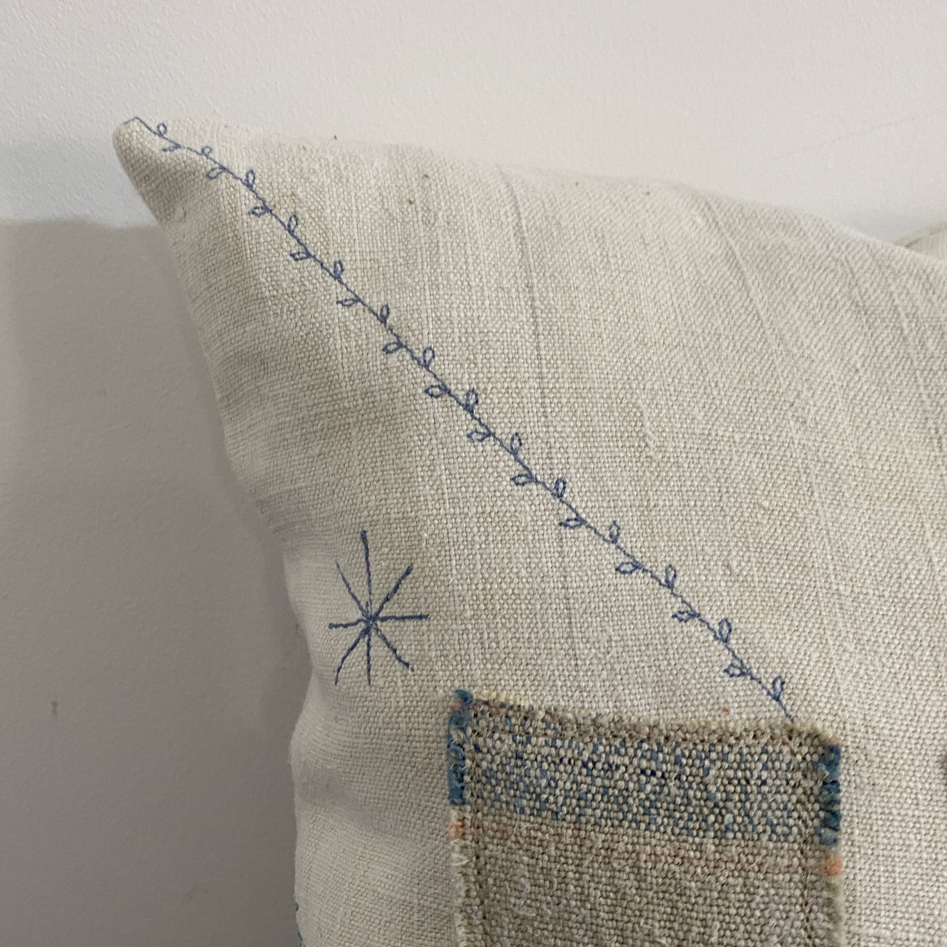 Cushion in old canvas Kilim style
