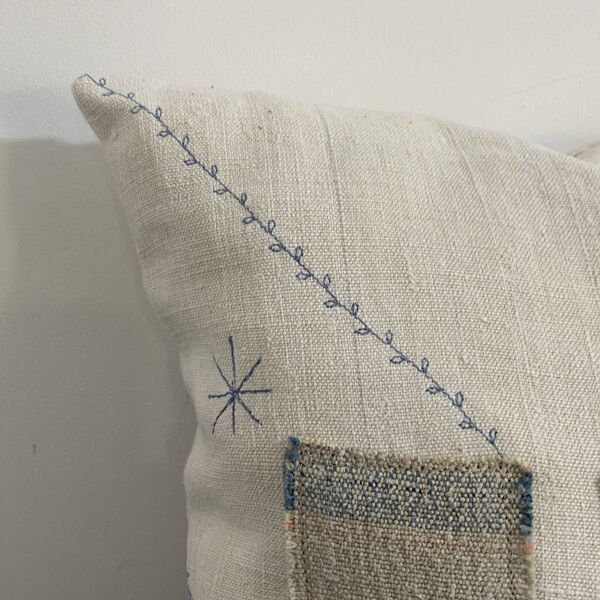 Coussin en toile toile ancienne style Kilim