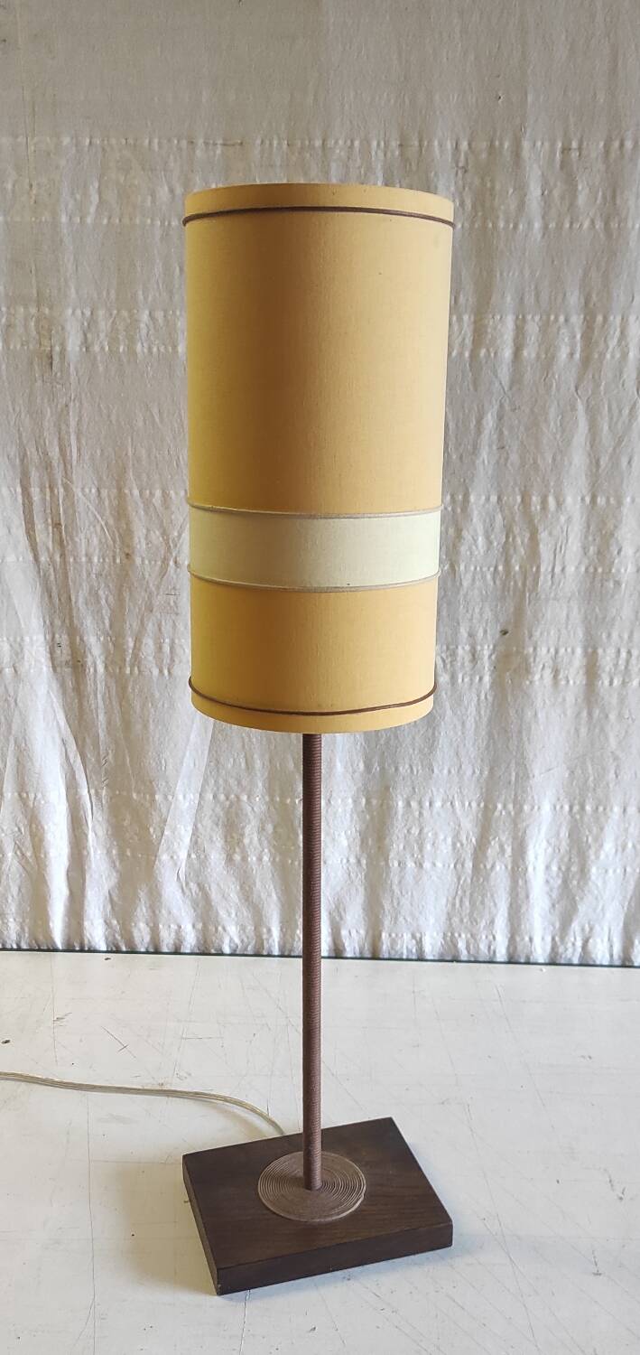 Scandinavian style table lamp in wood and rope - mid 20th century.
