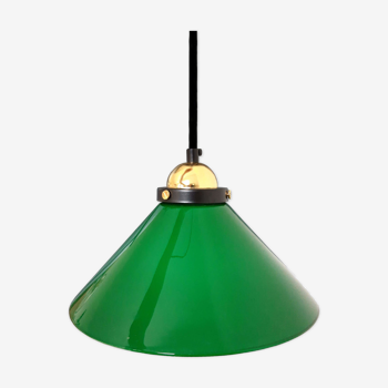 Green opaline suspension