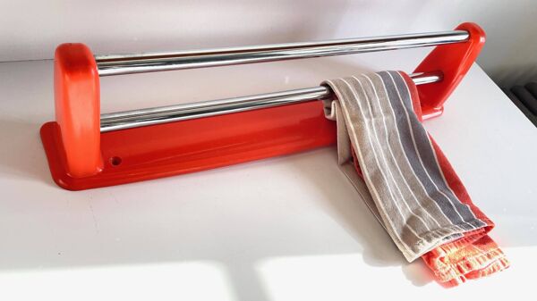Porte serviettes orange par Syla annees 70