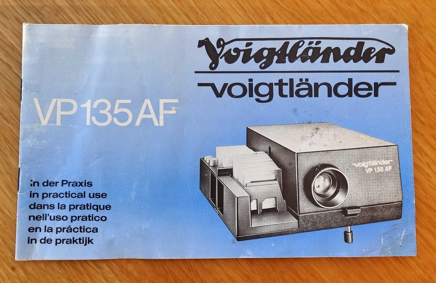 Voigtländer VP135 AF slide projector with manual and two magazines