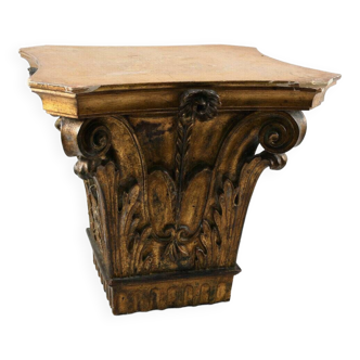 Side table forming a large wooden column capital