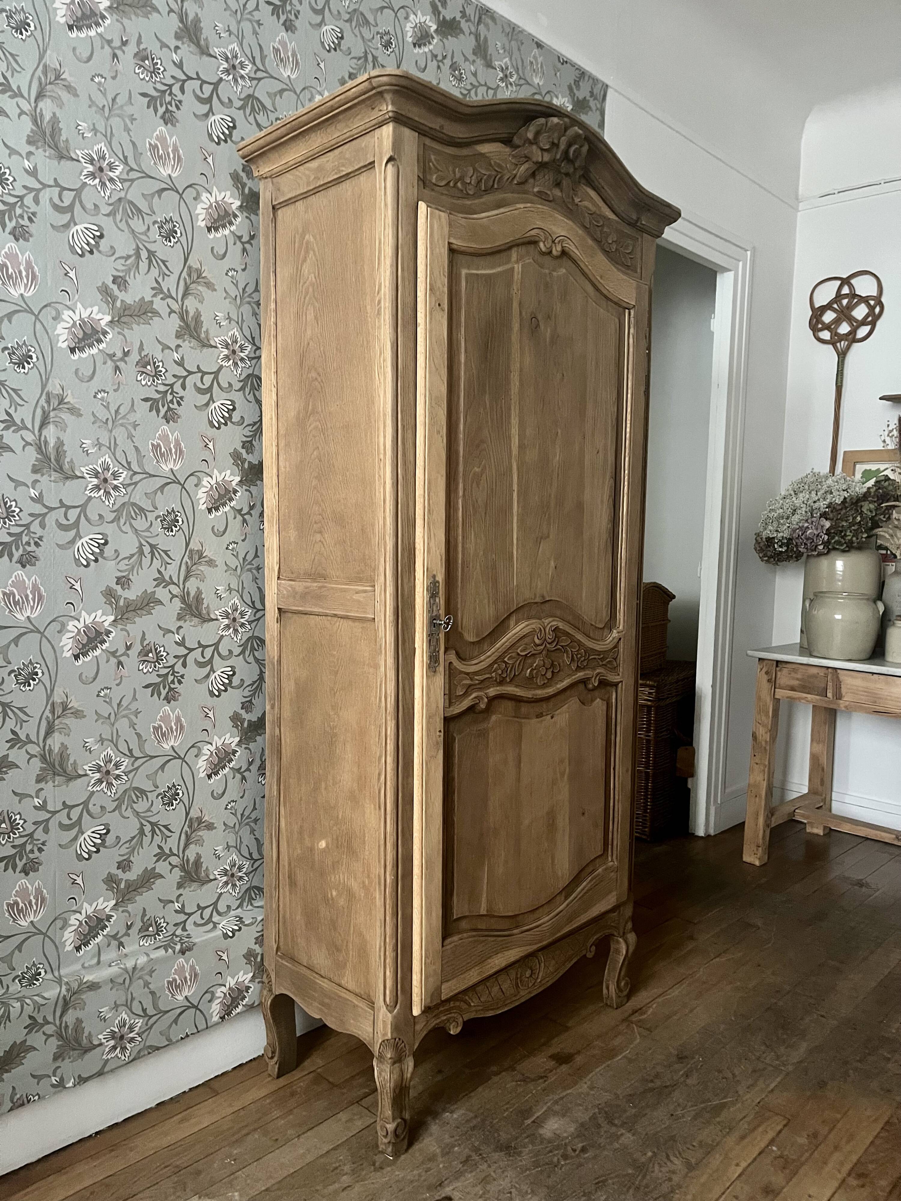 Armoire bonnetière en chêne (rénovée)