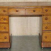 Bureau victorien en chêne miel avec cuir teint à la main