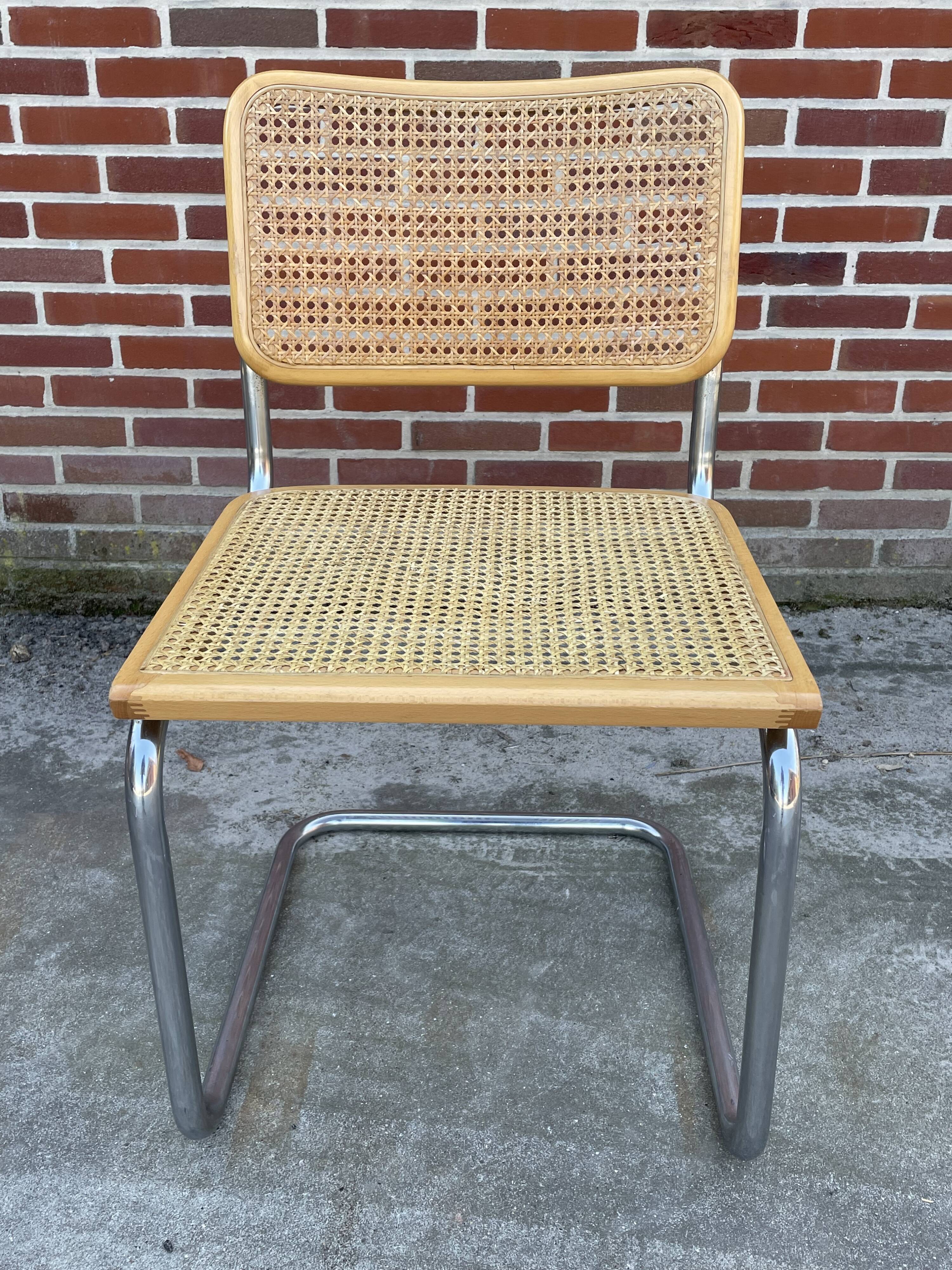 Lot de  4 chaises modèle Cesca B32