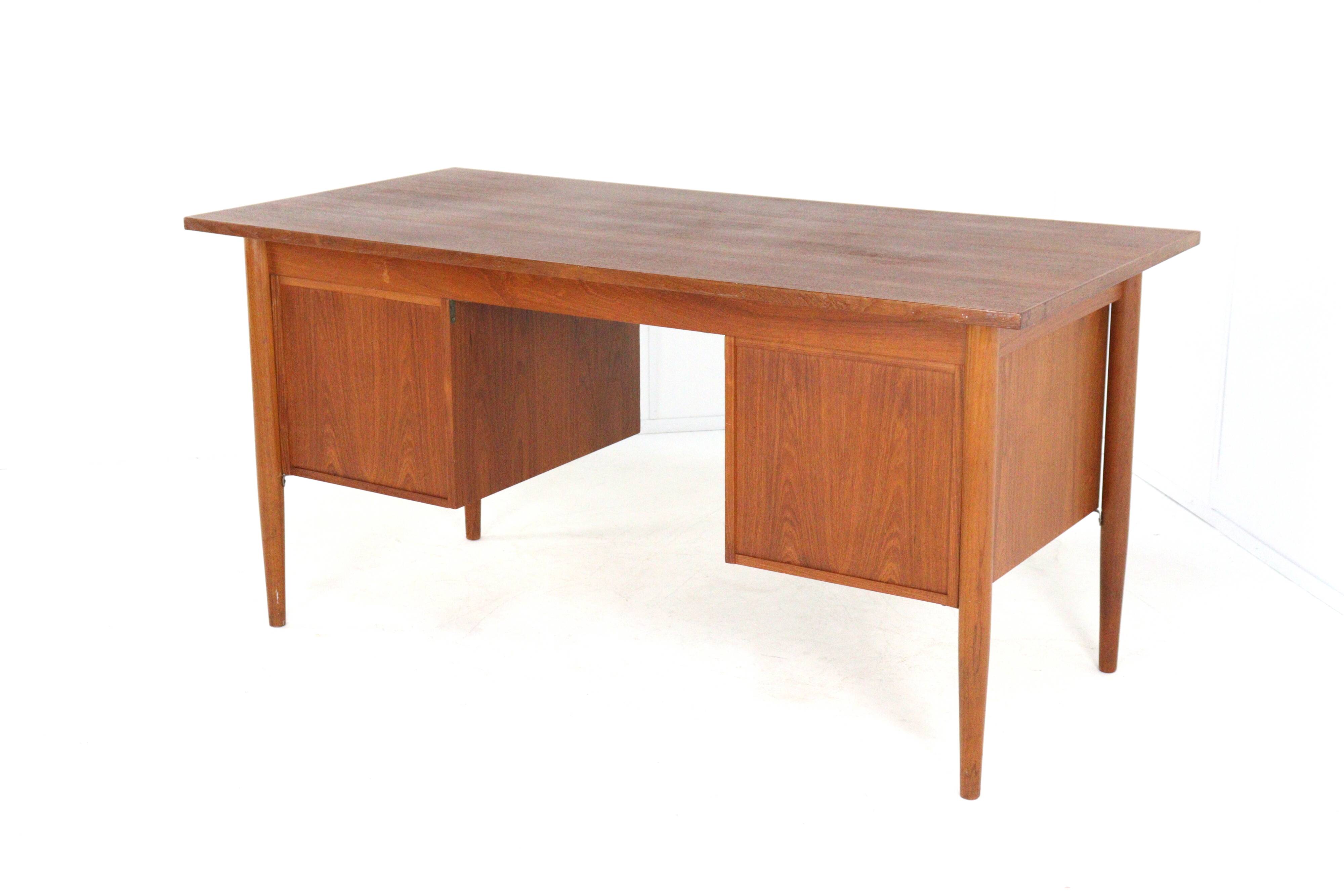 Gunnar Nielsen designer teak desk Tibergaard 'Hesselballe'