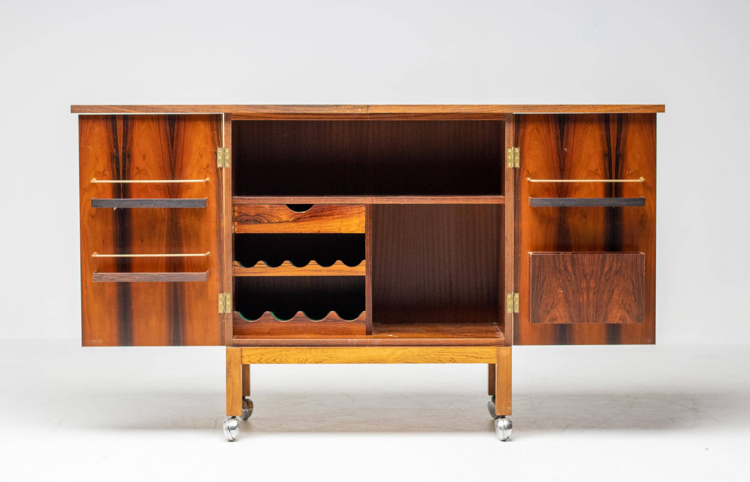 Meuble bar extensible "Times" de Torbjørn Afdal en bois de rose