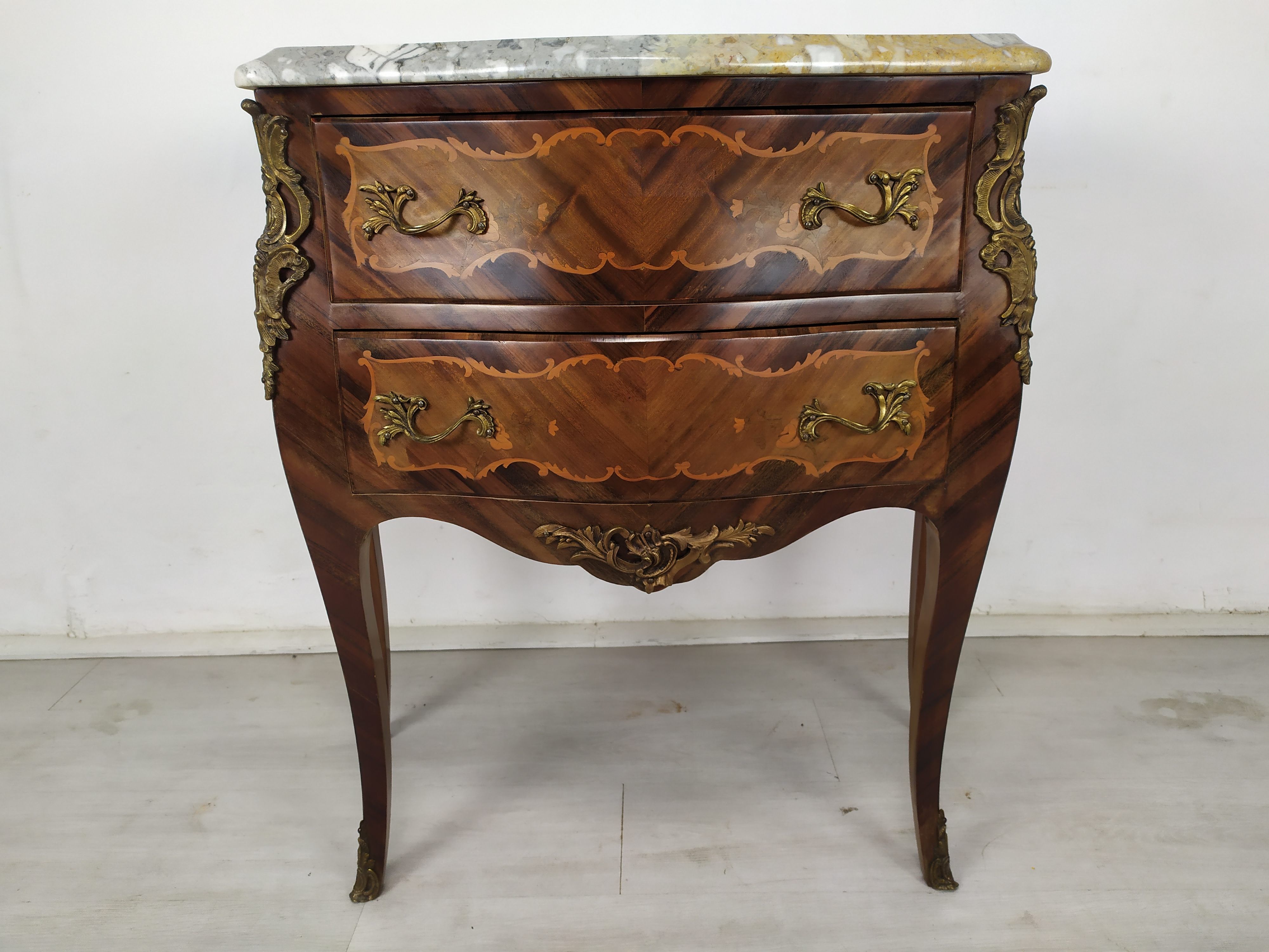 Louis XV curved jumping chest of drawers