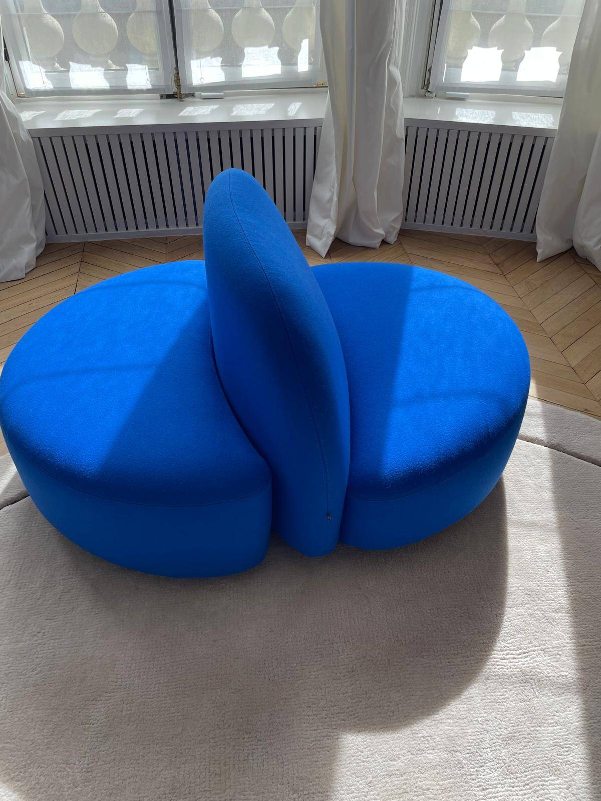 Elysée fauteuil et son pouf Tissu Divina 756 - Ligne Roset