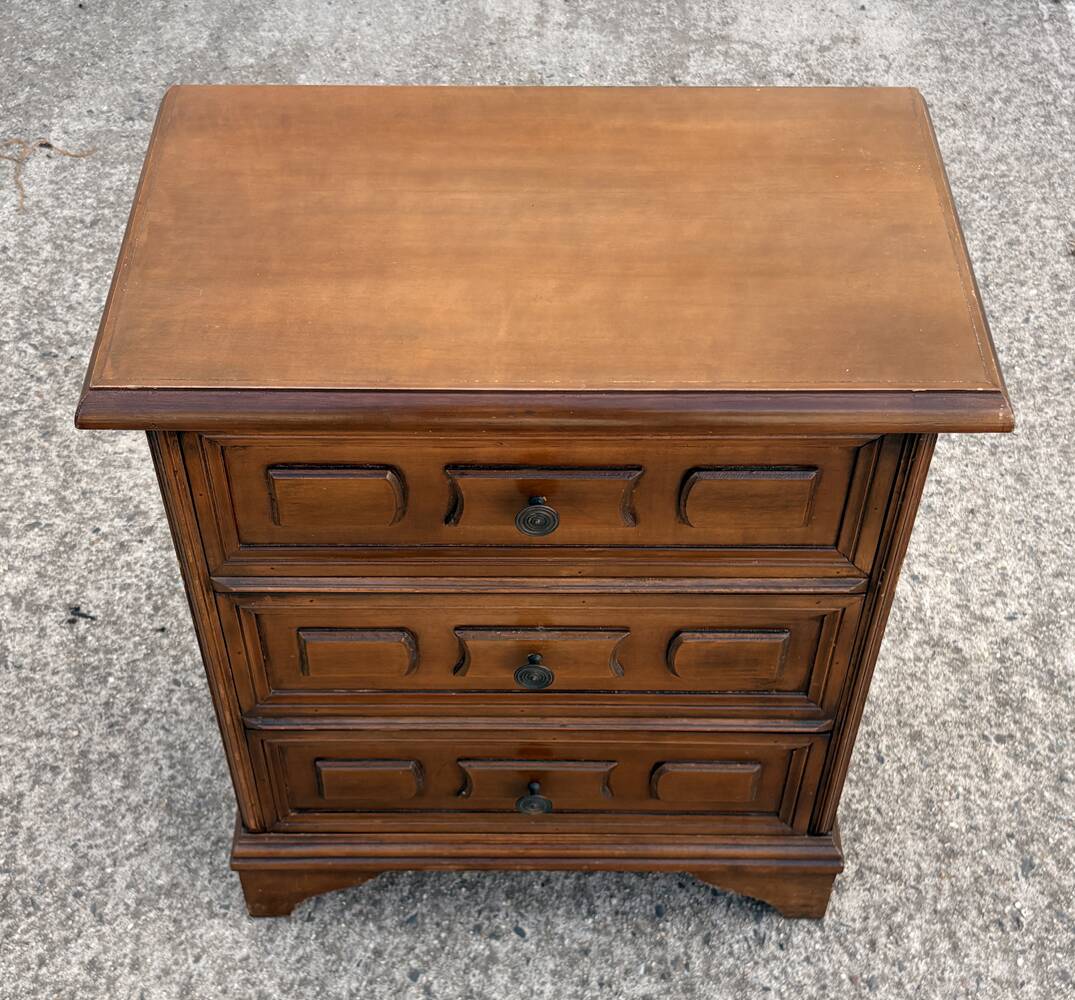 Vintage bedside cabinet with three drawers in moulded wood, Louis XV style.
