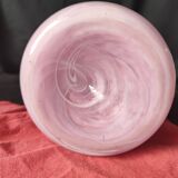 Grand vase rose bonbon verre filé soufflé /décor de feuilles