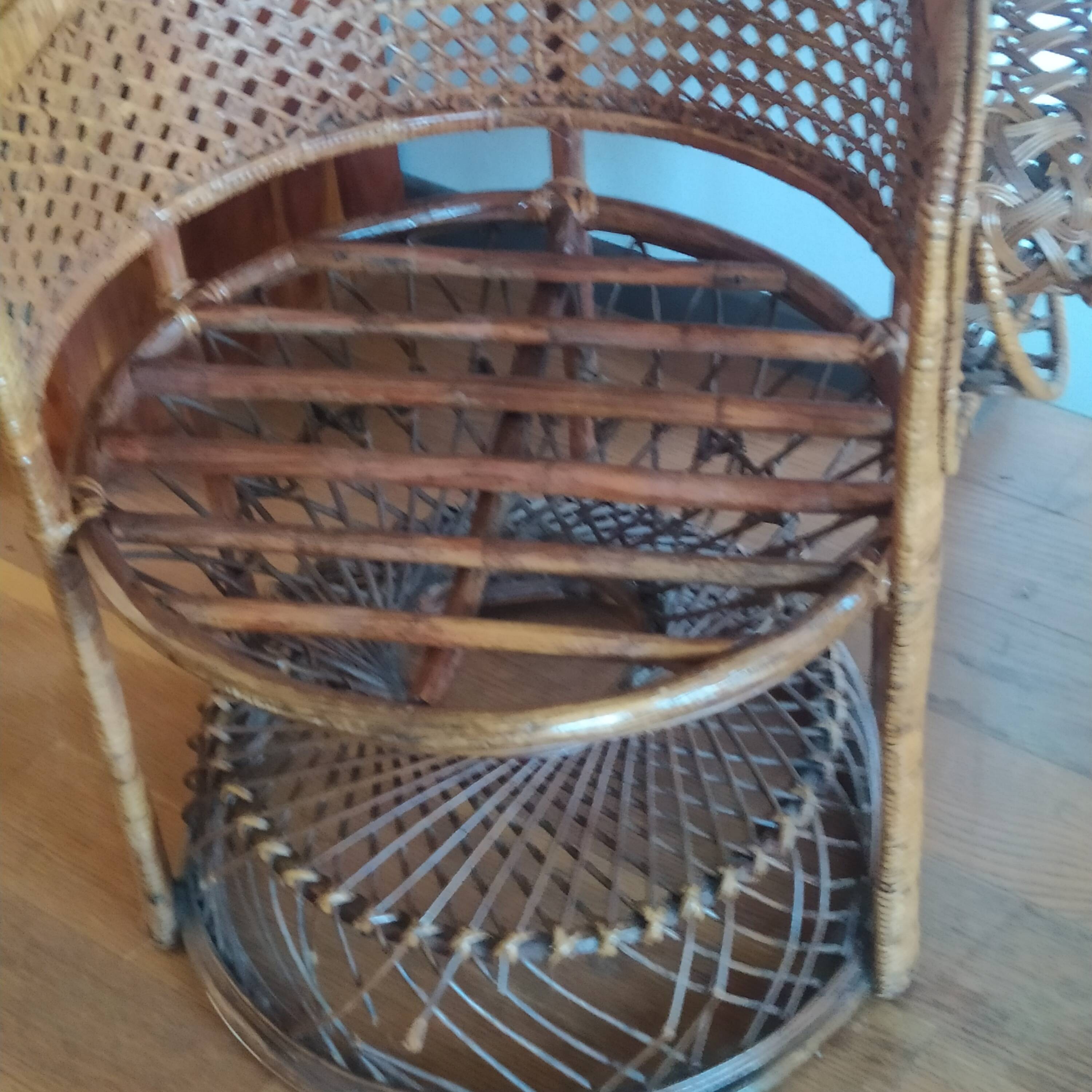Fauteuil rotin emmanuelle modèle paon 1970