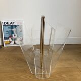 Magazine holder in altuglas