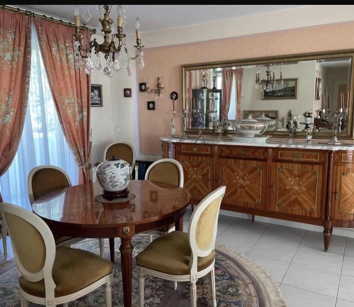 Magnificent sideboard / buffet
